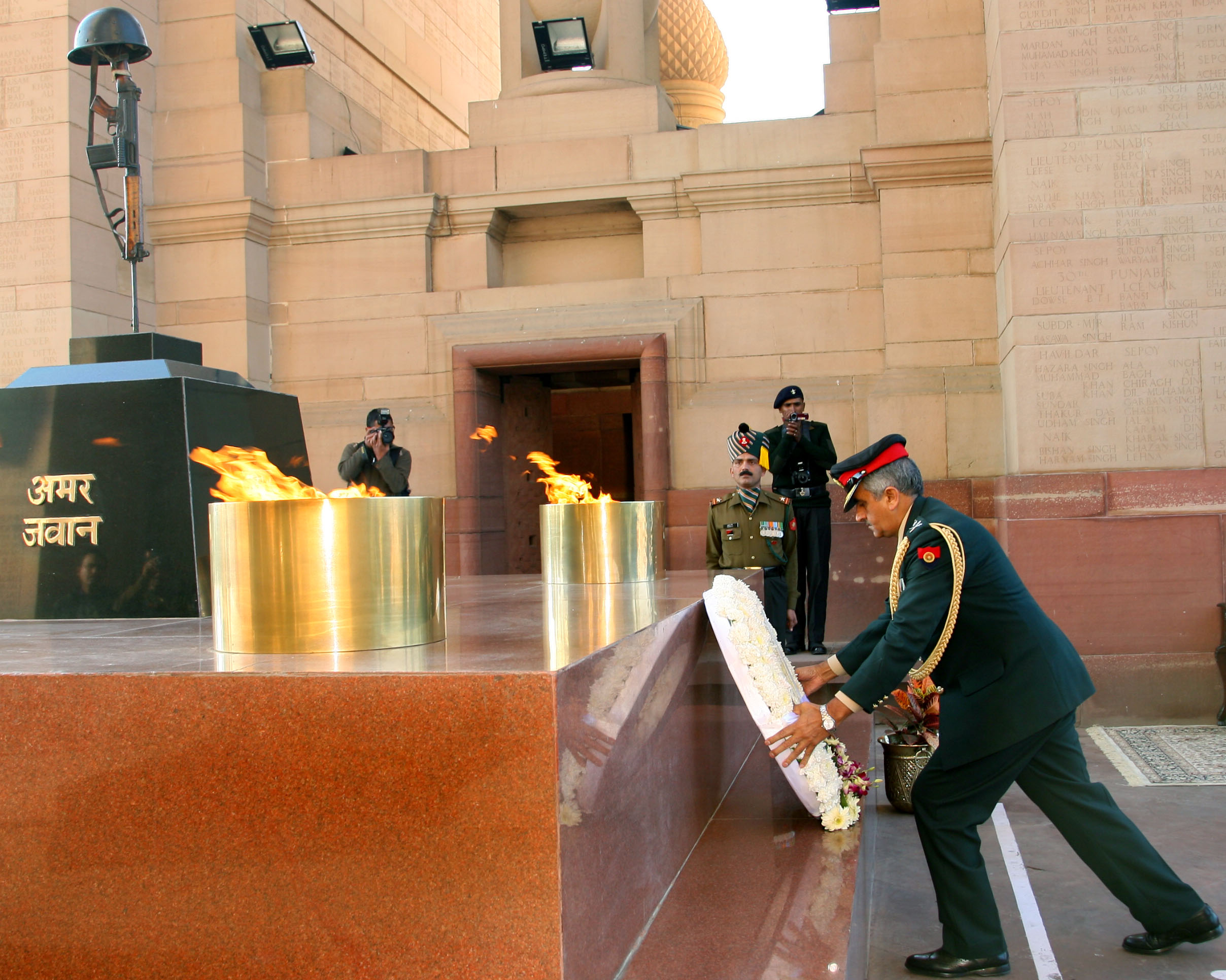Adjutant General  Lt Gen JP Nehra  Paying Homage at the Amar Jawan Jyoti  to mark the Raising Day of Judge Advocate G_