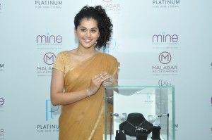 Taapsee unveiling New Platinum collection @ Malabar 1