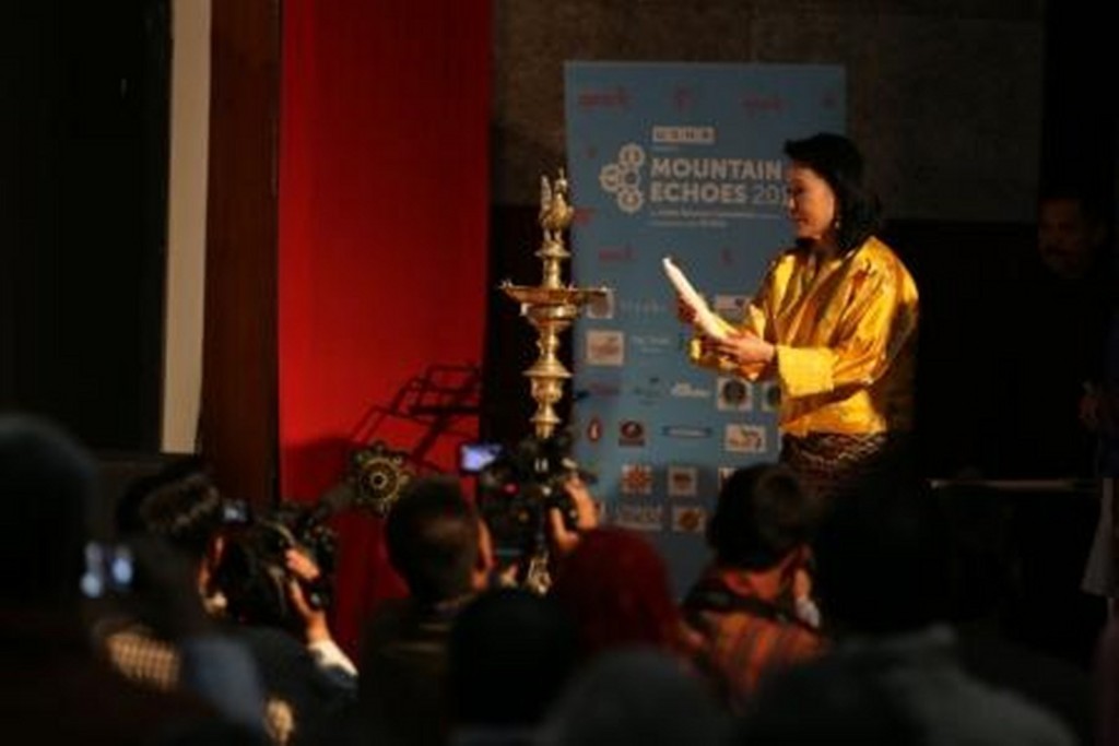 Her Majesty  Royal Queen Mother  Ashi Dorji Wangmo Wangchuck lighting the lamp_1600x1068