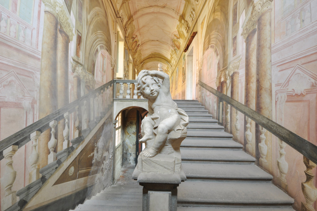(9) villa Garzoni, affreschi all'interno della villa courtesy Lionard