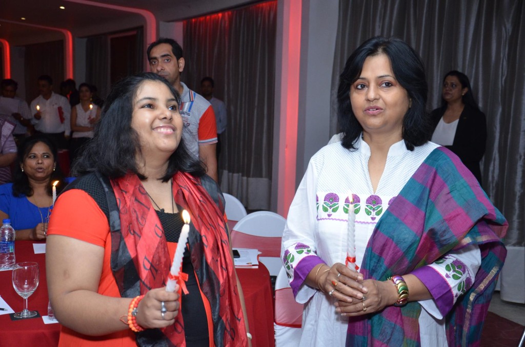 Benzy  Apeejay Karmayuga Child Ambassador with her mother Kavita Kumar  past K_