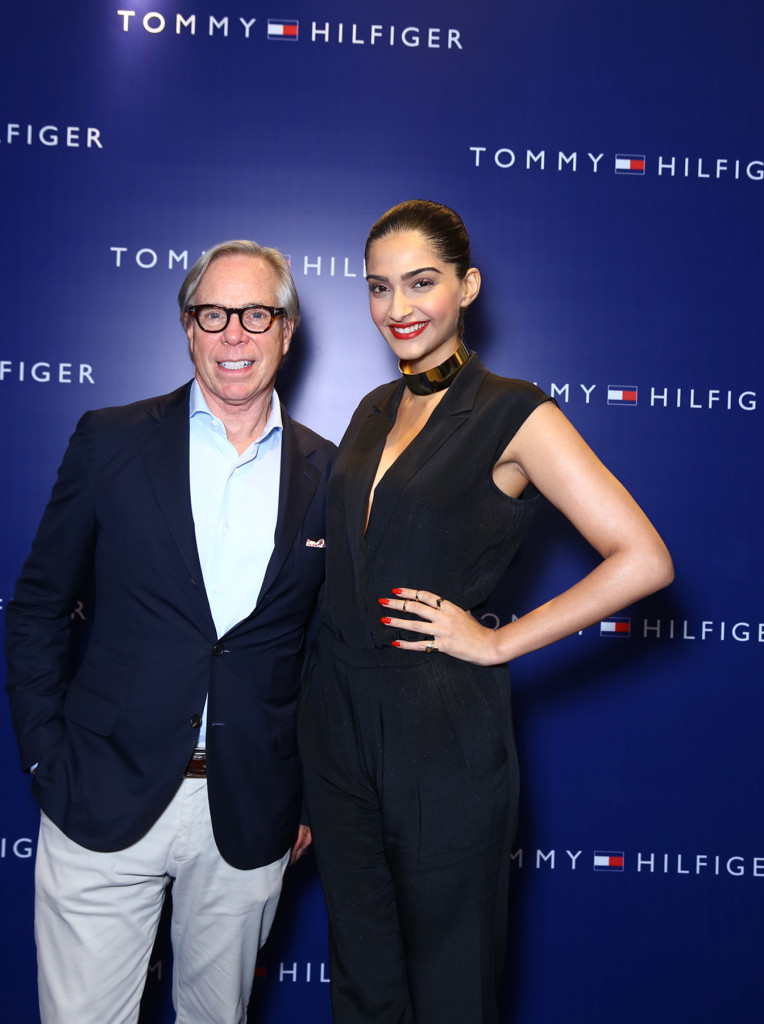 TOMMY HILFIGER & SONAM KAPOOR AT SELECT CITYWALK STORE_TH 10TH ANNIVERSARY IN INDIA (1)