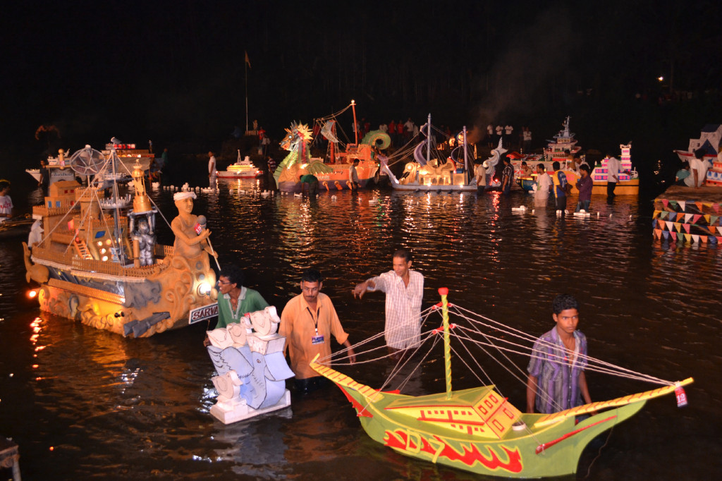 Tripurari Purnima Boats that took part in the competition