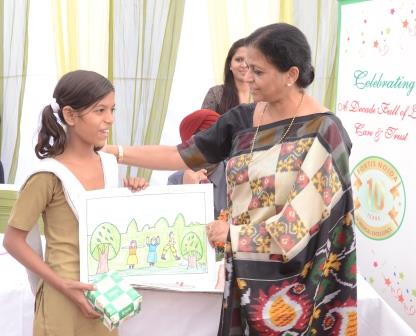 Fortis Hospital Noida organizes Master Strokes Competition for school children.2