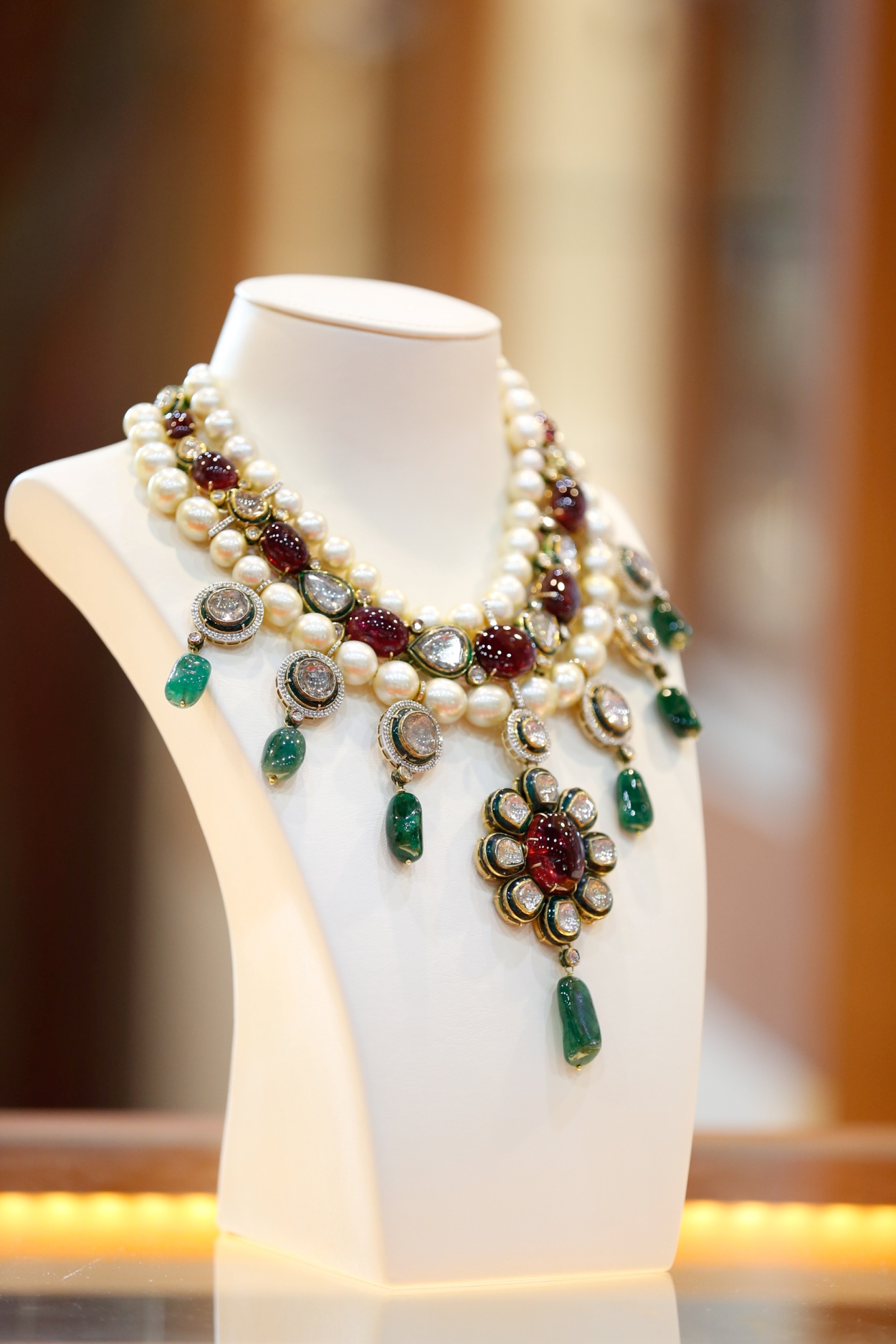 Inspired by designs worn by Indian royalty, Bharnay’s unique piece from the Royal Jewels Collection contains old diamonds, emeralds, rubies and classic pearl drops. The set retails for AED 239,000. 