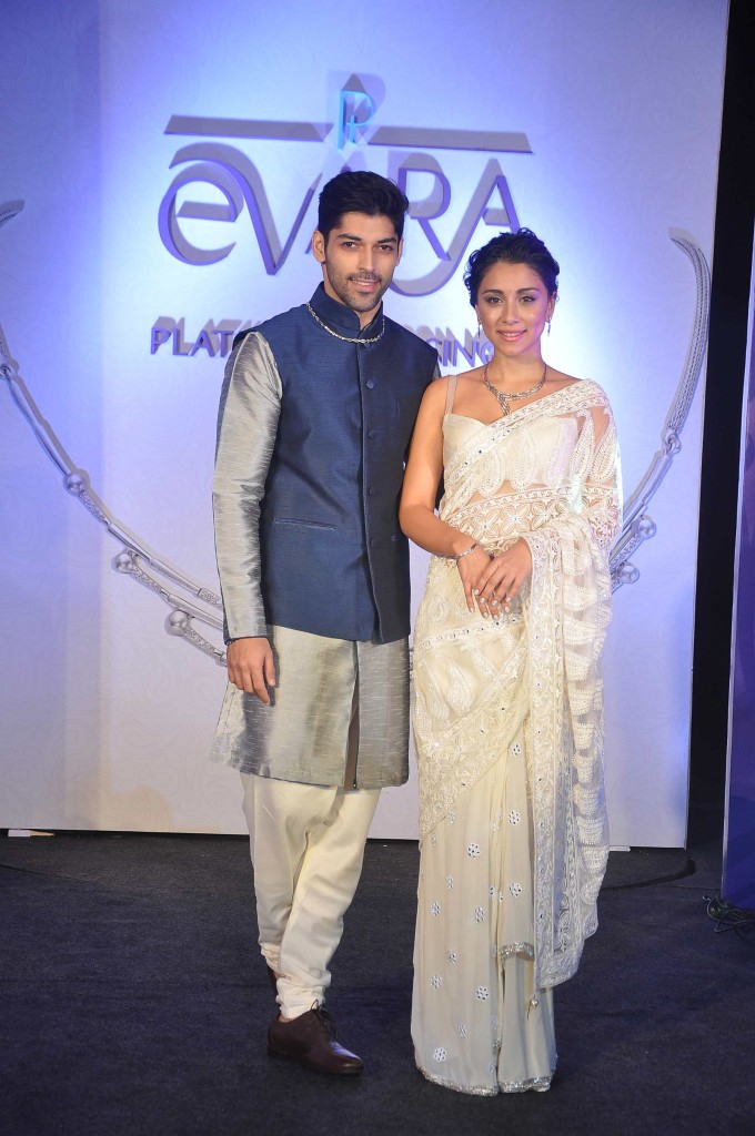 The Platinum Evara campaign stars  Amrita Puri and Smaran Sahu showcase the elegant range of jewellery (6)