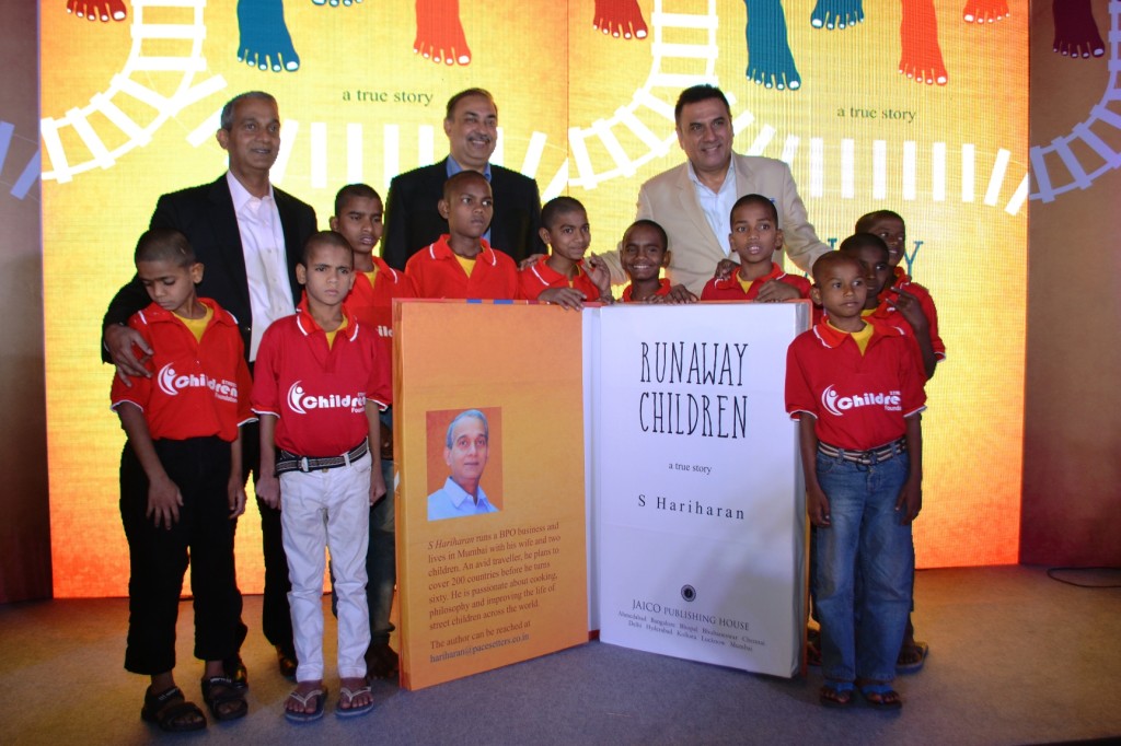Children from Samatol foundation  Mr. Hariharan S  Mr. Sunil Sood (CEO Vodafone)  Mr. Boman Irani unveil book Runaway_