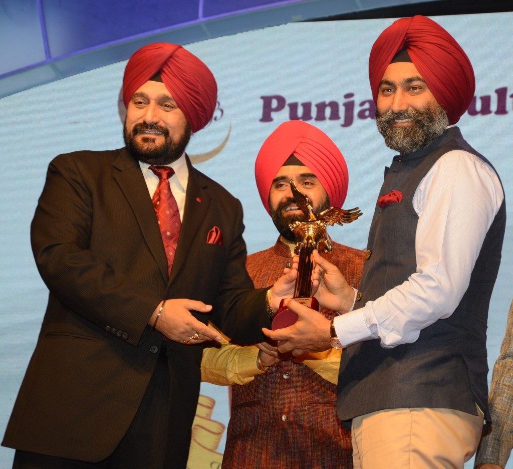 Fortis Executive Chairman Malvinder Singh felicitated with PUNJABI ICON AWARD by Gen. Bikram Singh, Indian Army Chief (Retd.) & Chara_