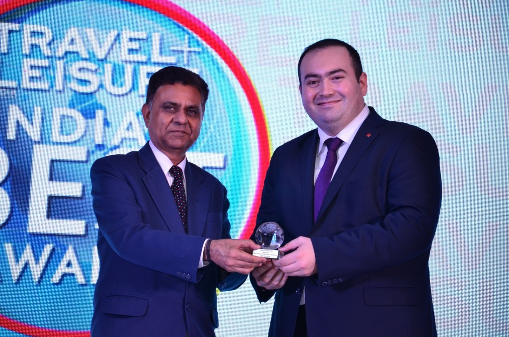 Lalit Panwar  Secretary Tourism  Gvt. Of India; Mr Ozer Guler  GM Turkish Airlines at the T+L India's Best Awards