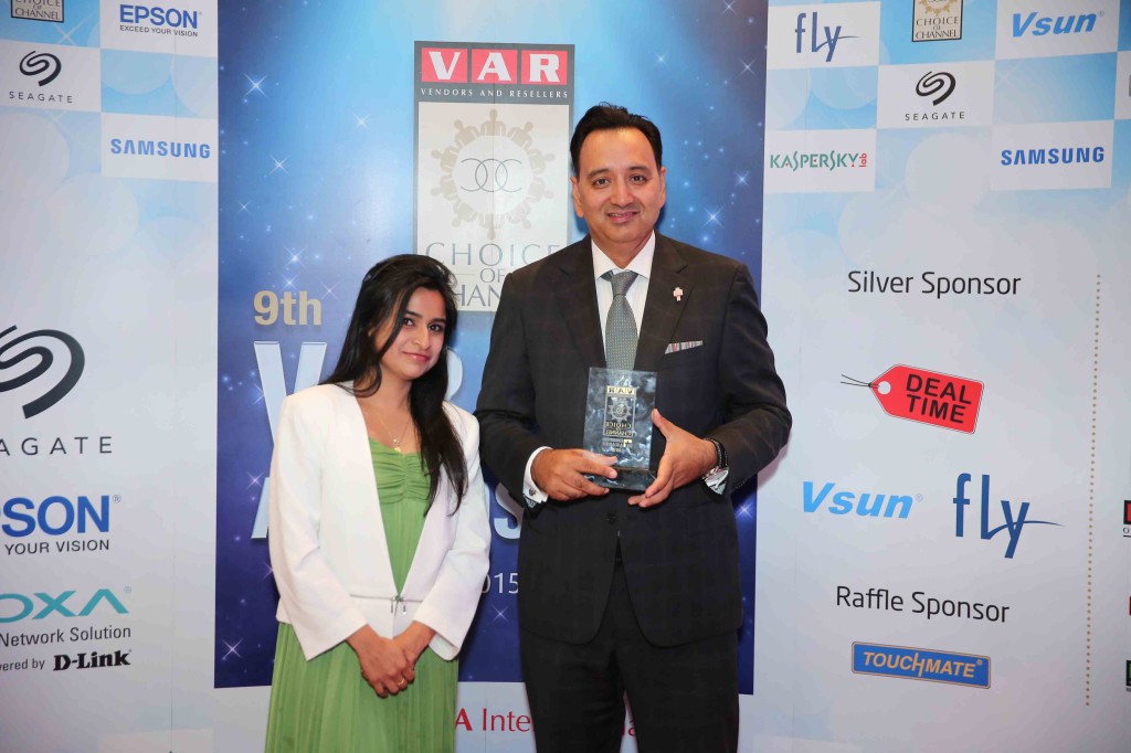 Image - Nitin Sood  Managing Director  Fly MEA (right) with Farheen Khanum  Human Resources Manager  Fly MEA (left)