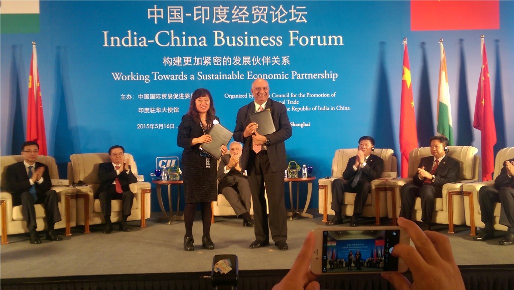 Mr Ramesh Bawa  MD & CEO - IL&FS exchanging the MoU with ICBC  China for USD 1 billion towards infrastructure financi_