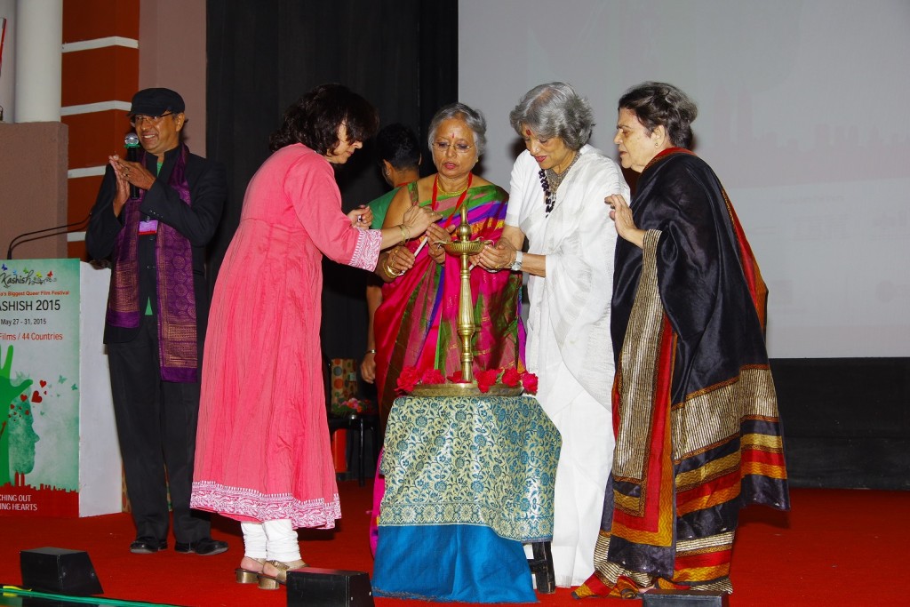 Shernaz Patel  Aruna Raje  Dolly Thakkor and Sai Paranjpe light the lamp