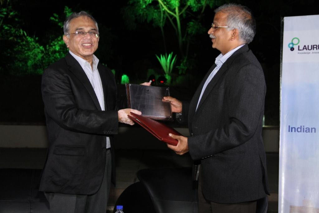 Ajit Rangnekar and Dr Satyanarayana Chava signing the MOU for the alumni endowment 3