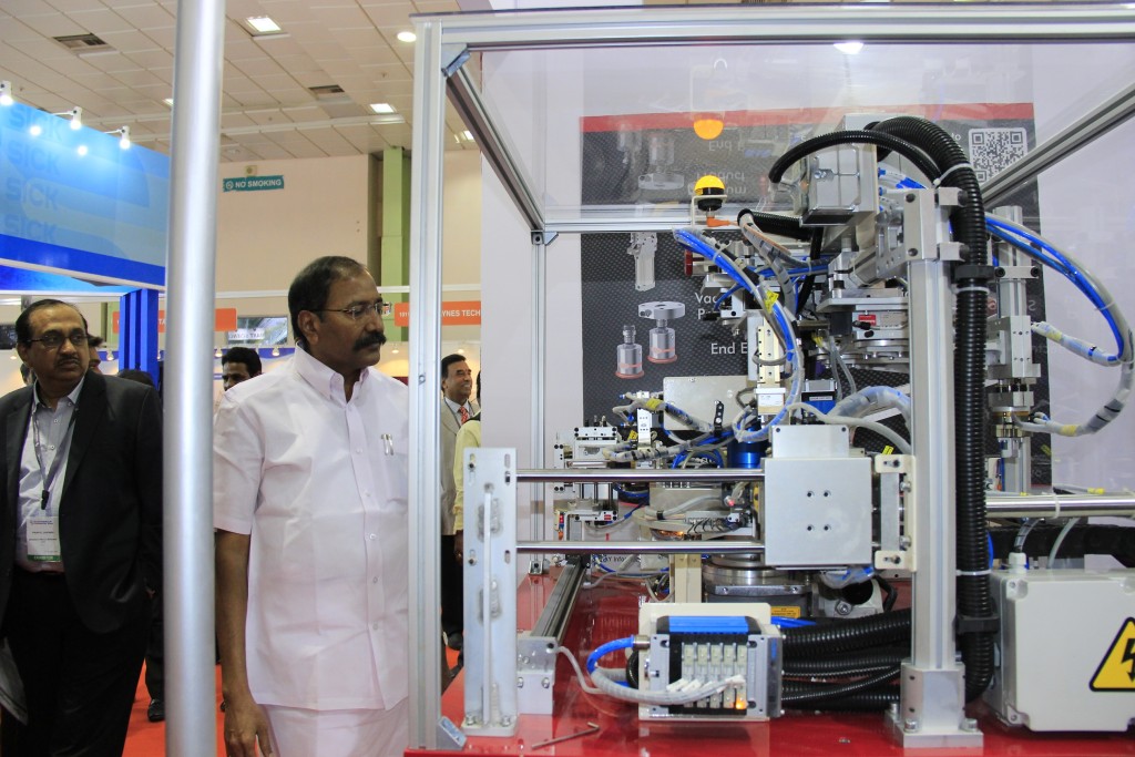 Hon'able Industries Minister Thiru P. Thangamani at the show