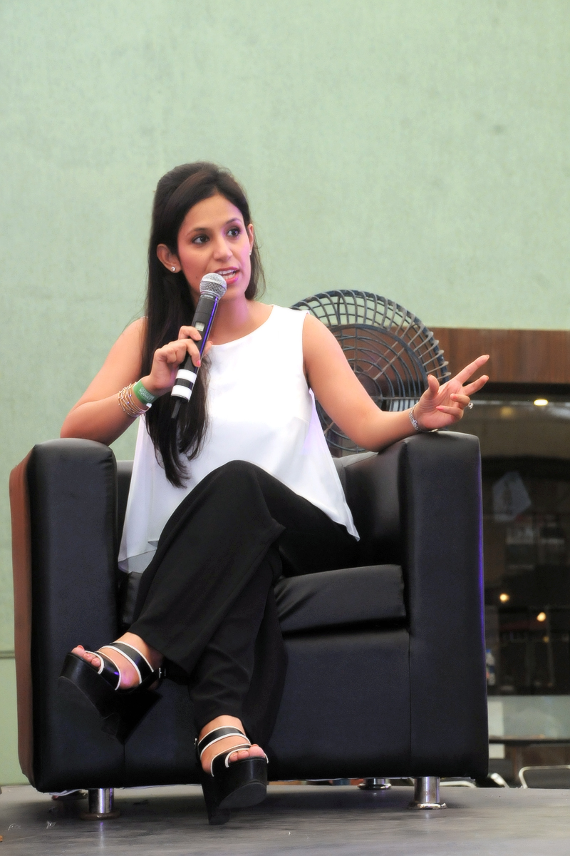 Mrs. India 2015 Priyanka Khurana Goyal speaking at Career Konnect 2015