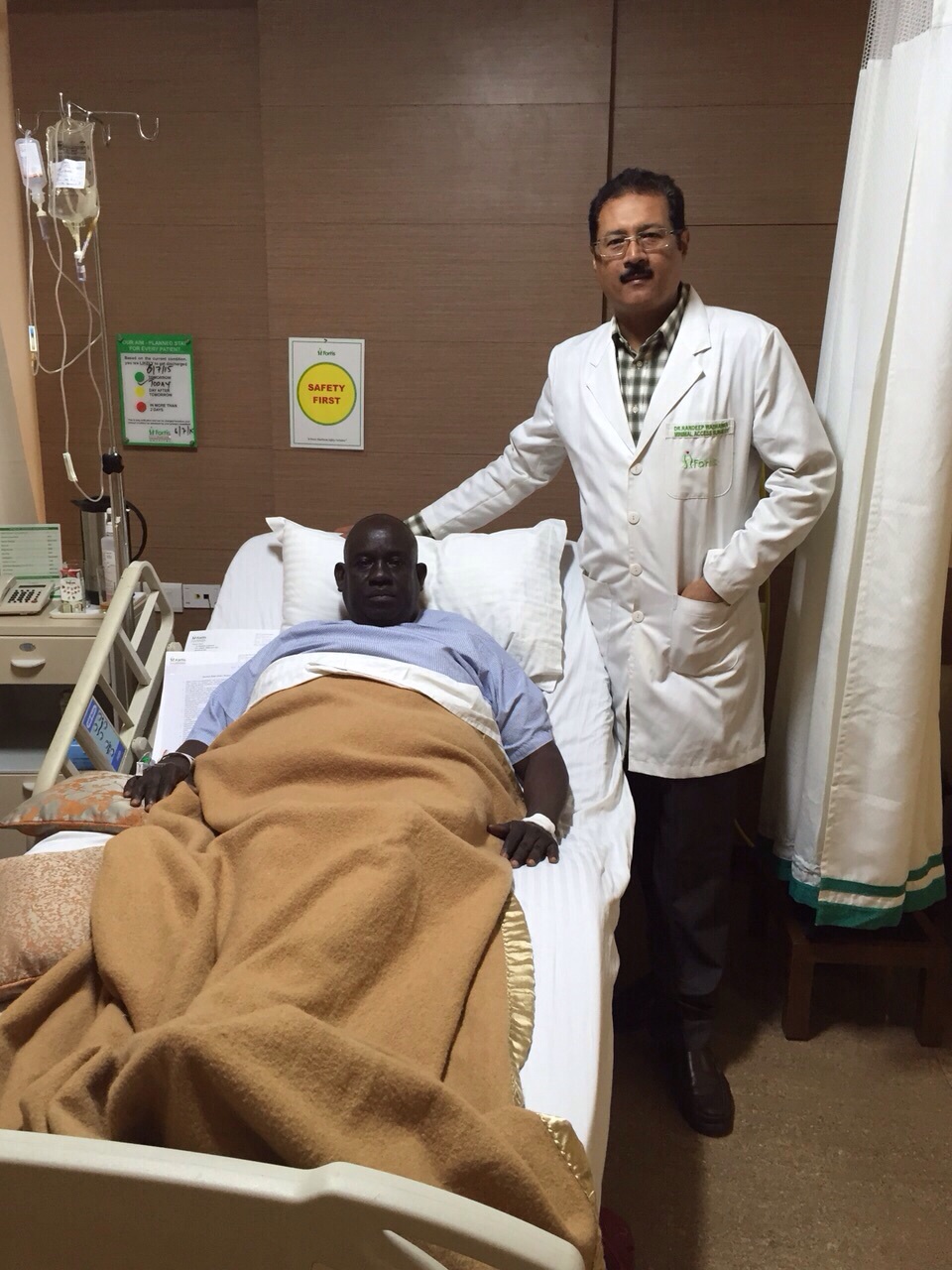 PR_Dr Randeep Wadhawan with the patient3