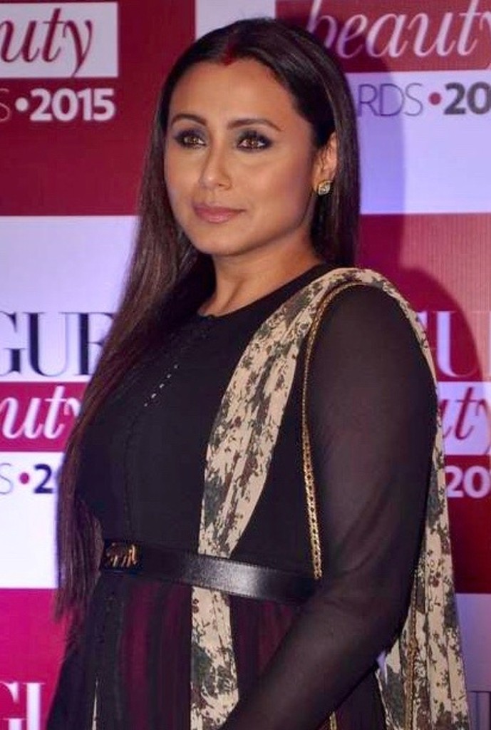 Rani Mukherjee wearing Amrapali Earrings at the Vogue Beauty Awards 2015