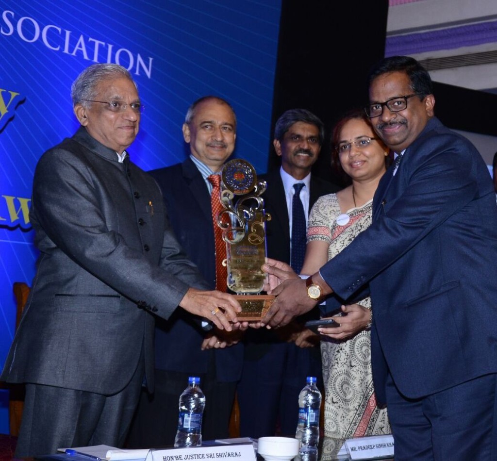 Dr Anil Rao receiving the B School of the Year Award from Justice Shivraj Patil