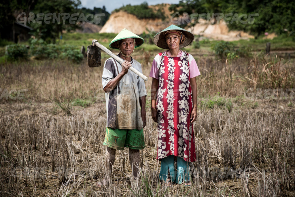 50 year-old farmer, Komari and his wife Nurbaiti at their damaged farm near a coal mining site in Makroman, East Kalimantan, Indonesian Borneo. Toxic wastes from the mining operation, which began in 2007 contaminated the water and soil in the area destroying the means of livelihood of surrounding communities.