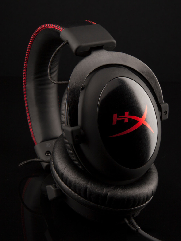 HyperX_Cloud_headset_black_Cloud-headset-folded_08_04_2014_01_32