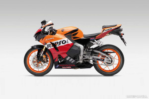 2013-honda-cbr600rr-eicma-04