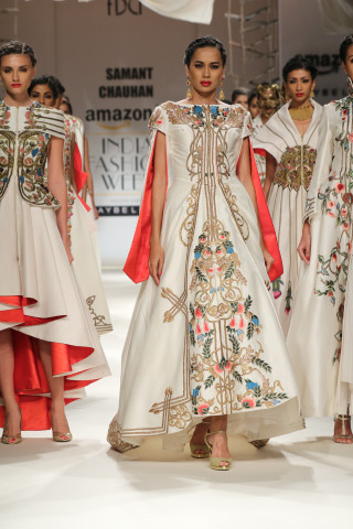 Models showcasing SUNAR Jewels @ Samant Chauhan Show Amazon India Fashion Week SS 16 (10)
