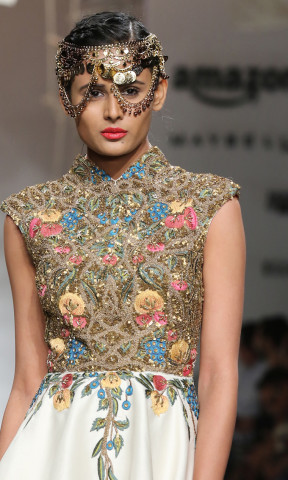 Models showcasing SUNAR Jewels @ Samant Chauhan Show Amazon India Fashion Week SS 16 (7)