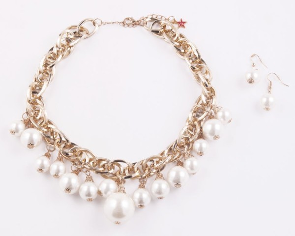 pretty in pearl statement neckpiece Rs 1698_960x768