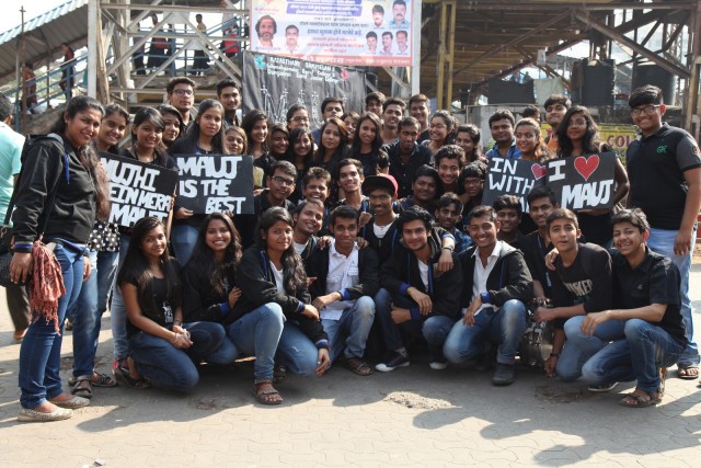 A Successful Street Play organized by the Students of Saraf College at Malad Railway station Mumbai (1)