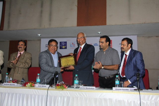 Dr RA Mashelkar and Rusen Kumar IndiaCSR Founder Giving Swachh Bharat Samman to Amit Mittal MD A2Z Group for Innovati_