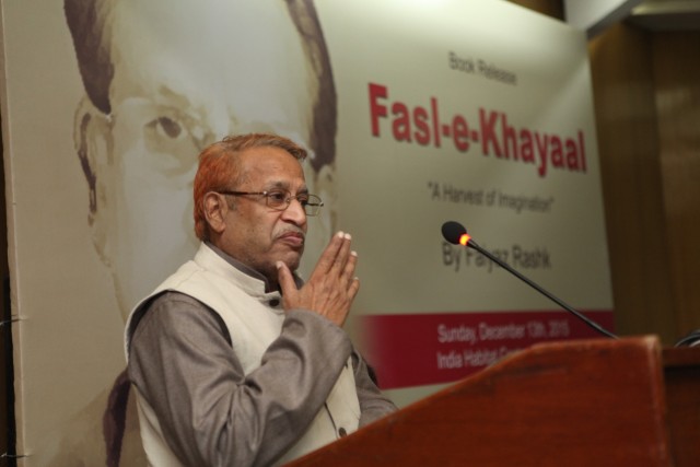 Poet Faiyaz Rashk Author of Fasl-e-Khayaal reciting his poetry