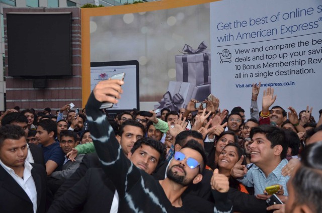 Virat Kohli taking selfie with Fans outside  SMAAASH  CyberHub Gurgaon