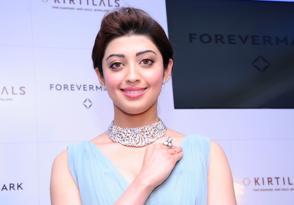 Pranitha Subhash at the launch of Forevermark Diamond at Kirtilals Bangalore (2)