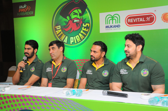 Team Manager Kartik Sansanwal  Arjuna Awardee  Coach Sanjeev Kumar  Captain Manpreet Singh and Pawan Rana of Team Pir_