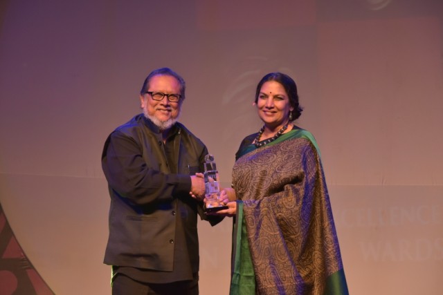 META Life Time Achievement Award winner Ratan Thiyam receiving the award from Shabana Azmi - Copy