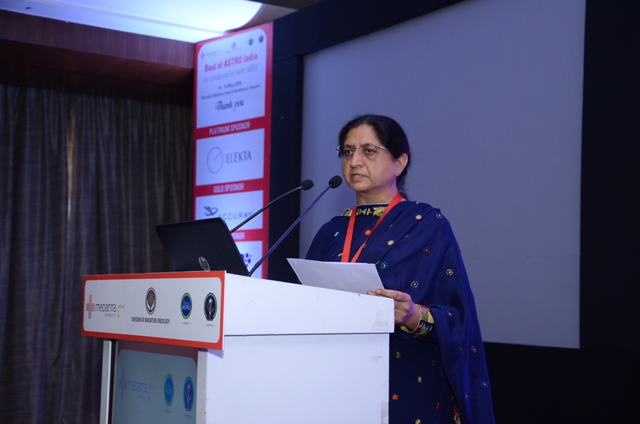 Dr.Tejinder Kataria(Chairperson Department of Radiation & Oncology) at the launch of Tomotherapy in ASTRO conference%_