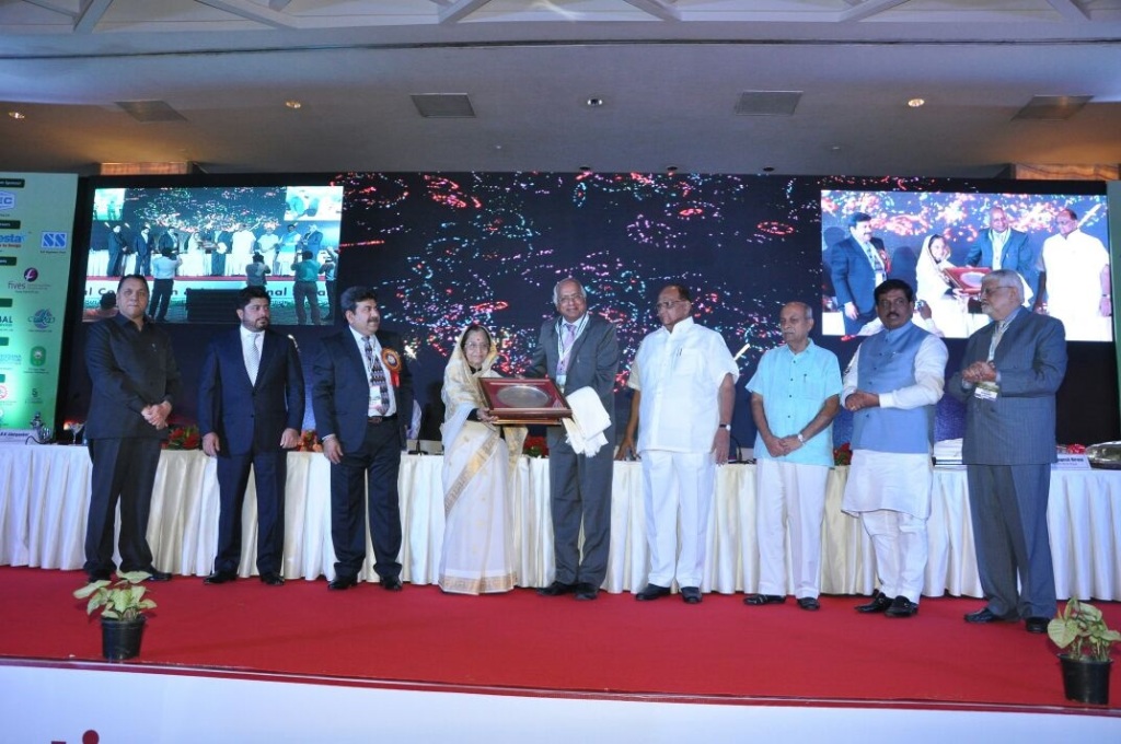 Life Time Achievement Award presented to Mr M. Muthujothi  Executive Director  DCM Shriram Ltd.