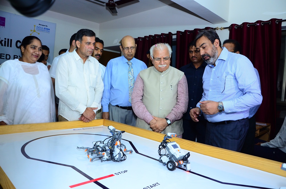Chief Minister understanding the finer details of the operation of Robotics Sk_