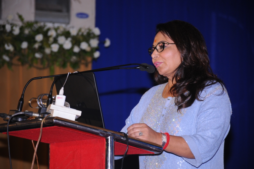 niira-radia-chairperson-nayati-healthcare-addressing-the-delegates-at