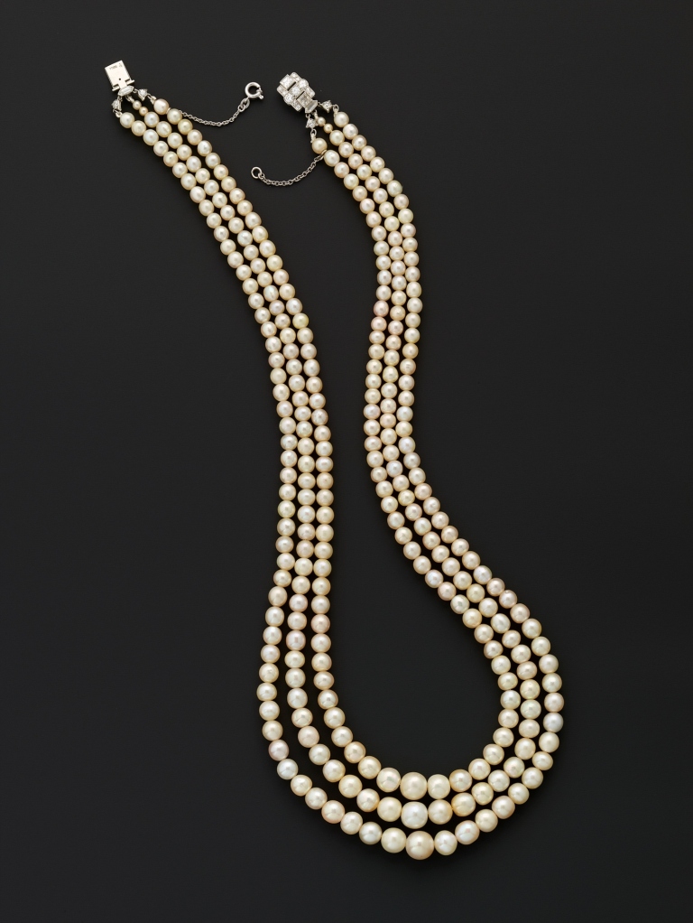 lot_30-three-strand-natural-pearl-necklace-estimate-rs-2-80-00-000-3-20_